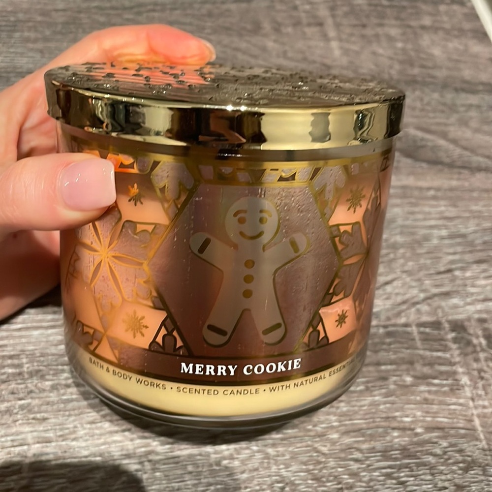 Bath & Body 3 wick Merry cookie candle